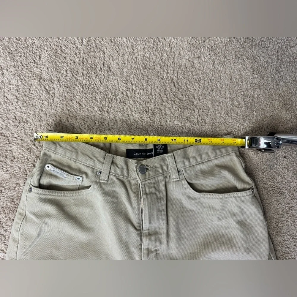 Calvin Klein / Men’s Khaki Jeans / Straight Leg / Size 32